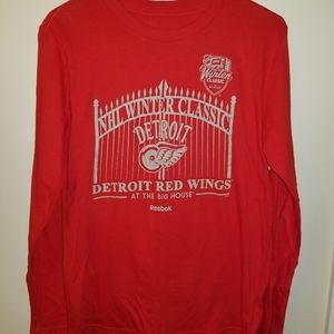 NWOT Detroit Red Wings Winter Classic 2014 long sleeve. Youth Large Never worn.